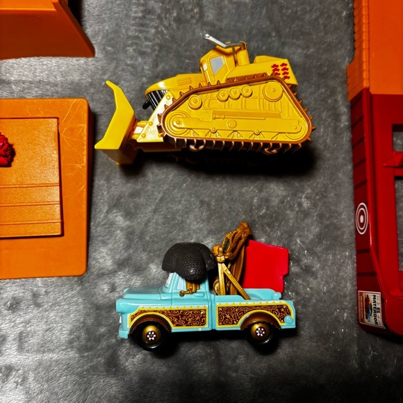 Disney Pixar Cars Toon El Materdore Complete Launcher Play Set - Picture 3 of 5